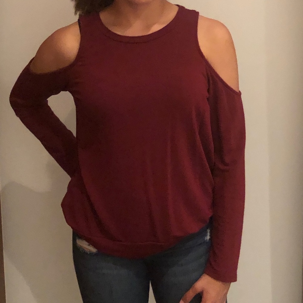 Francesca’s Cold shoulder top